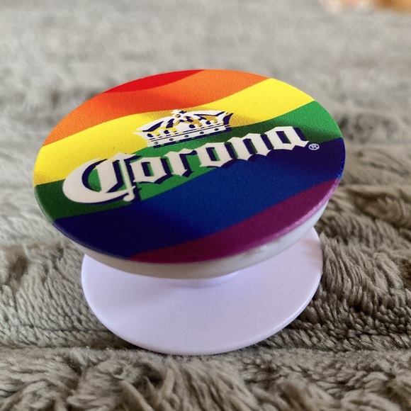 FIVE Corona cell phone 📱 grip kick stands
swappable 📲 NWOT (5) FIVE. You get 5 😊 - Picture 2 of 12